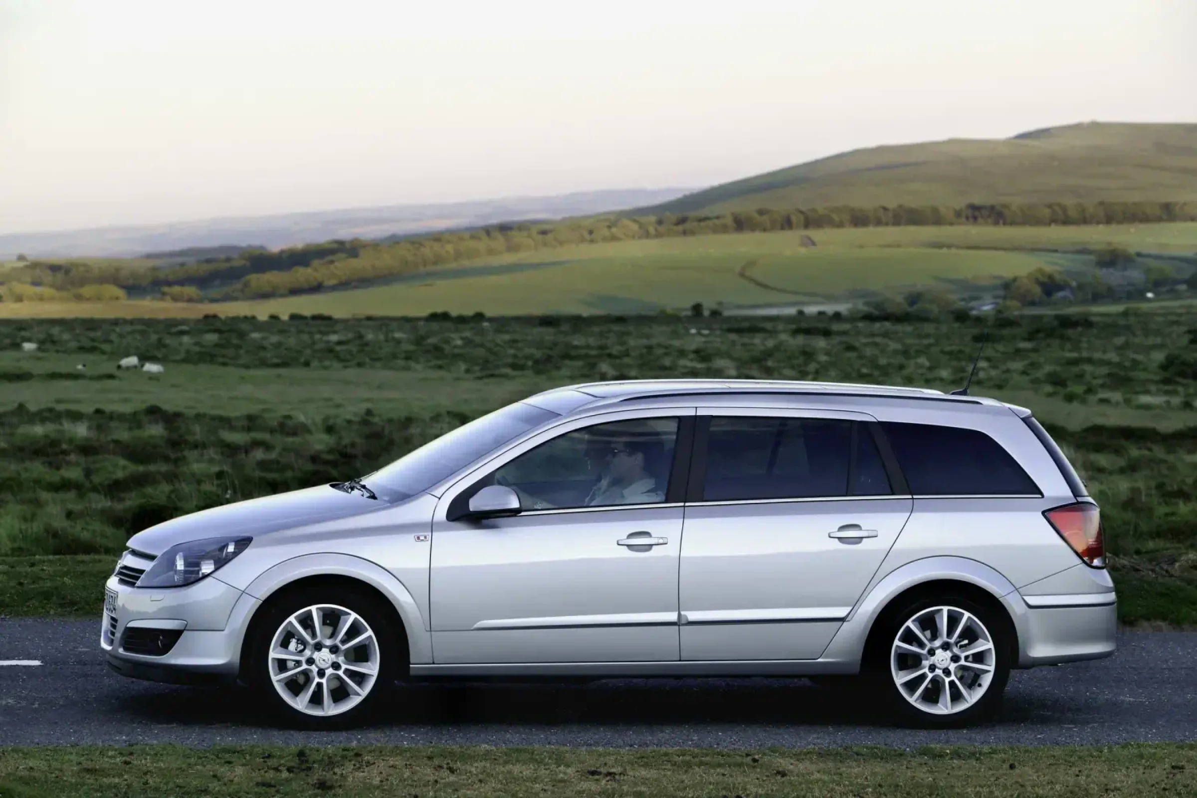 Centralita de motor Opel Astra H 1.7 CDTI Denso – carcasa reacondicionada